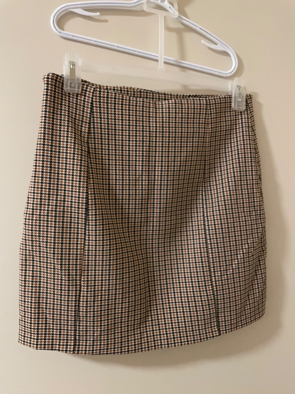 Mini Skirts - Picture 4 of 4